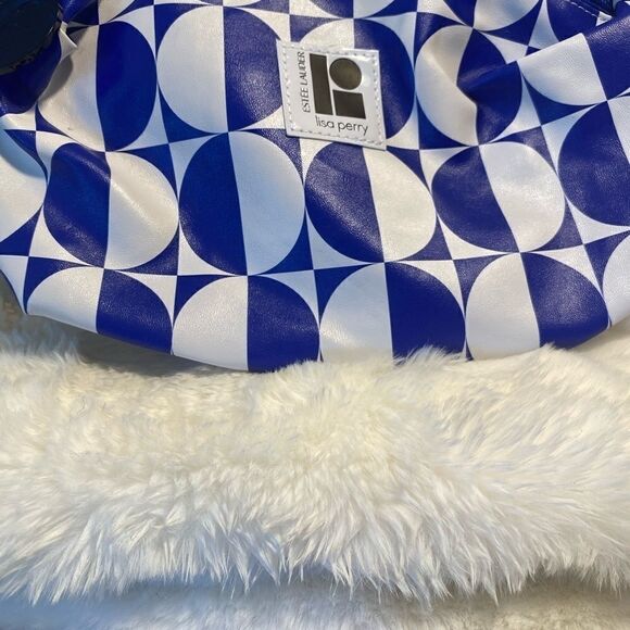 NWOT Bundle of two Estee Lauder cosmetic Bags. - Picture 12 of 14